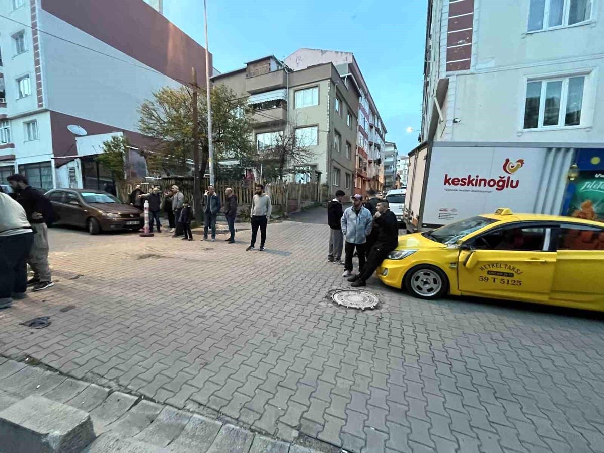 Harç karma makinesi, ticari taksinin üzerine devrildi