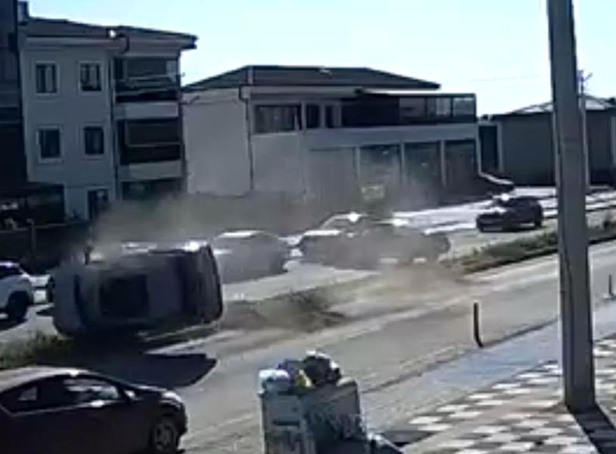 Tekirdağ'da 2'si çocuk 5 kişinin yaralandığı kaza kamerada: 25 metre boyunca taklalar attı
