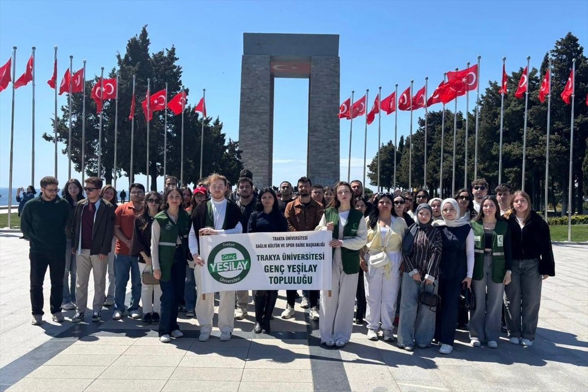 Trakya Üniversitesi öğrenci topluluklarından Çanakkale'ye tarih gezisi