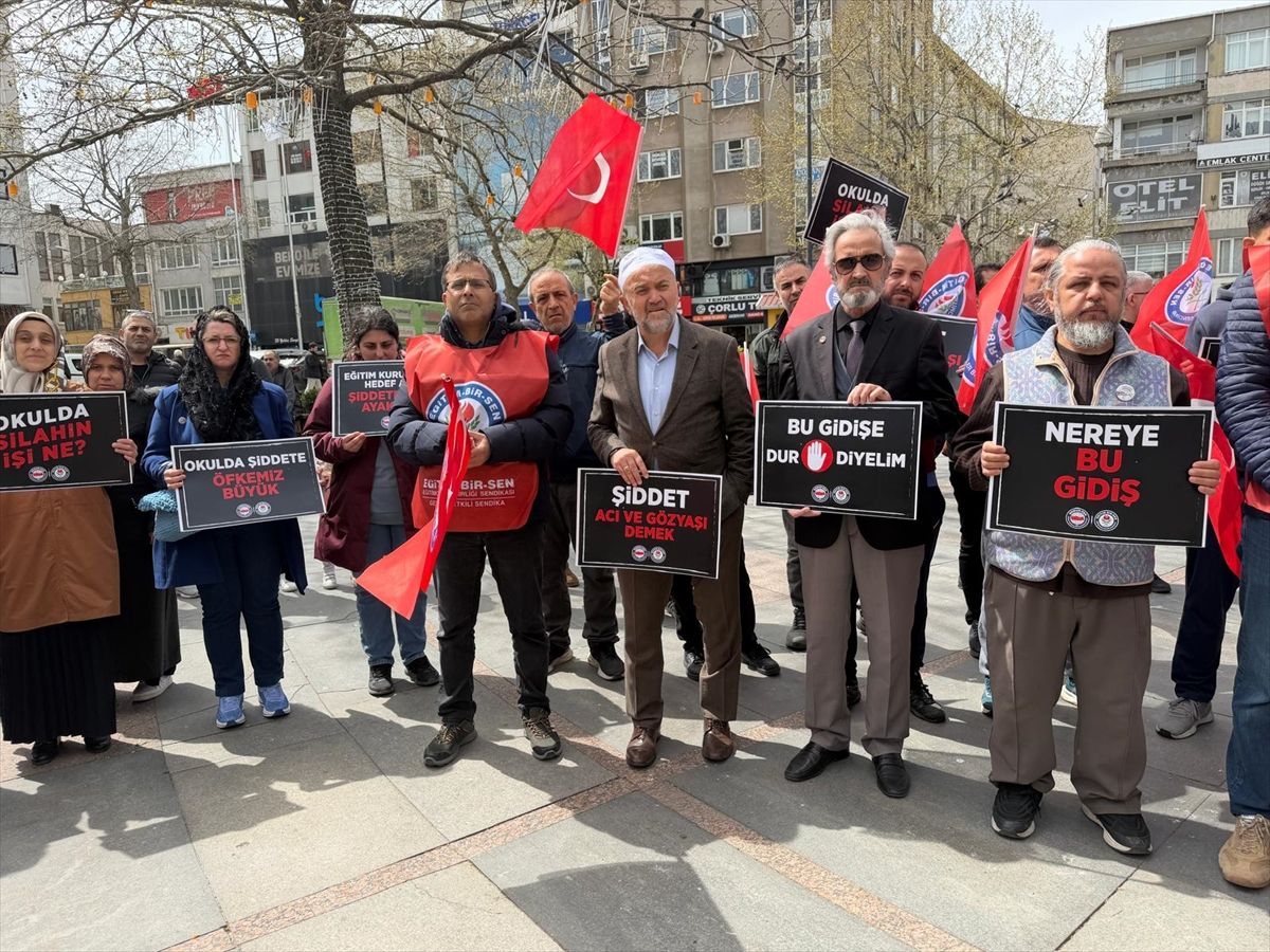 Çorlu'da Eğitim-Bir-Sen üyeleri okul saldırılarına ilişkin açıklama yaptı
