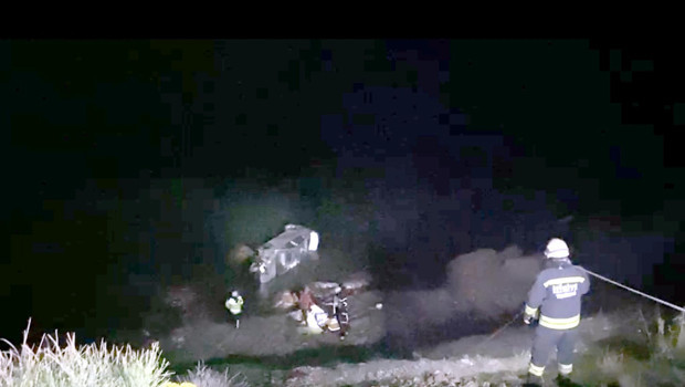 Tekirdağ'da faciadan dönüldü: Deniz kenarına düşen otomobilde 3 kişi yaralandı