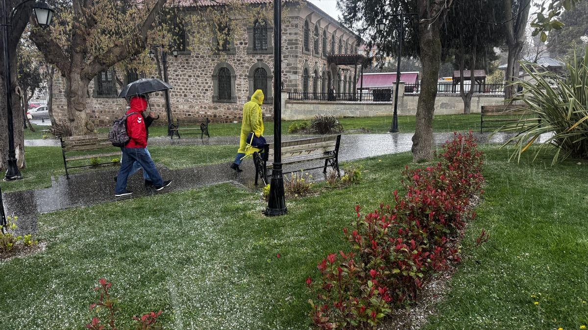 Trakya'da yer yer kısa süreli dolu etkili oldu