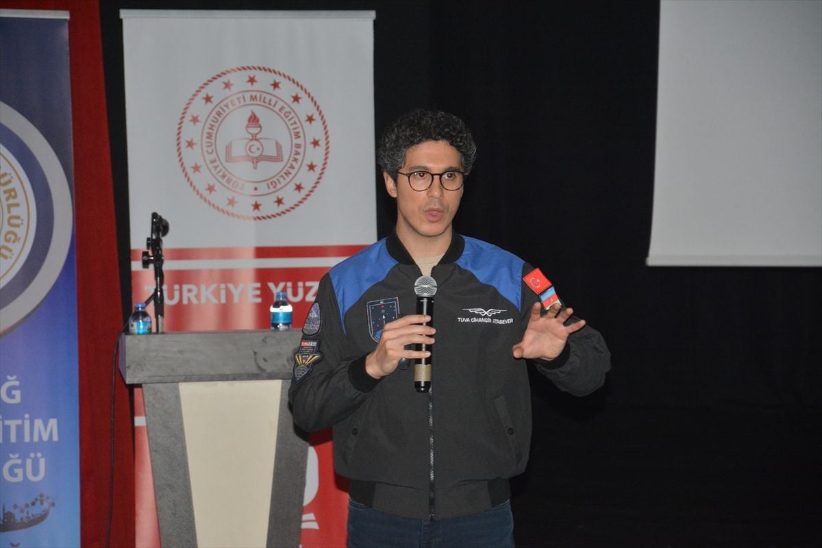 Astronot Tuva Cihangir Atasever, Tekirdağ'da öğrencilerle buluştu