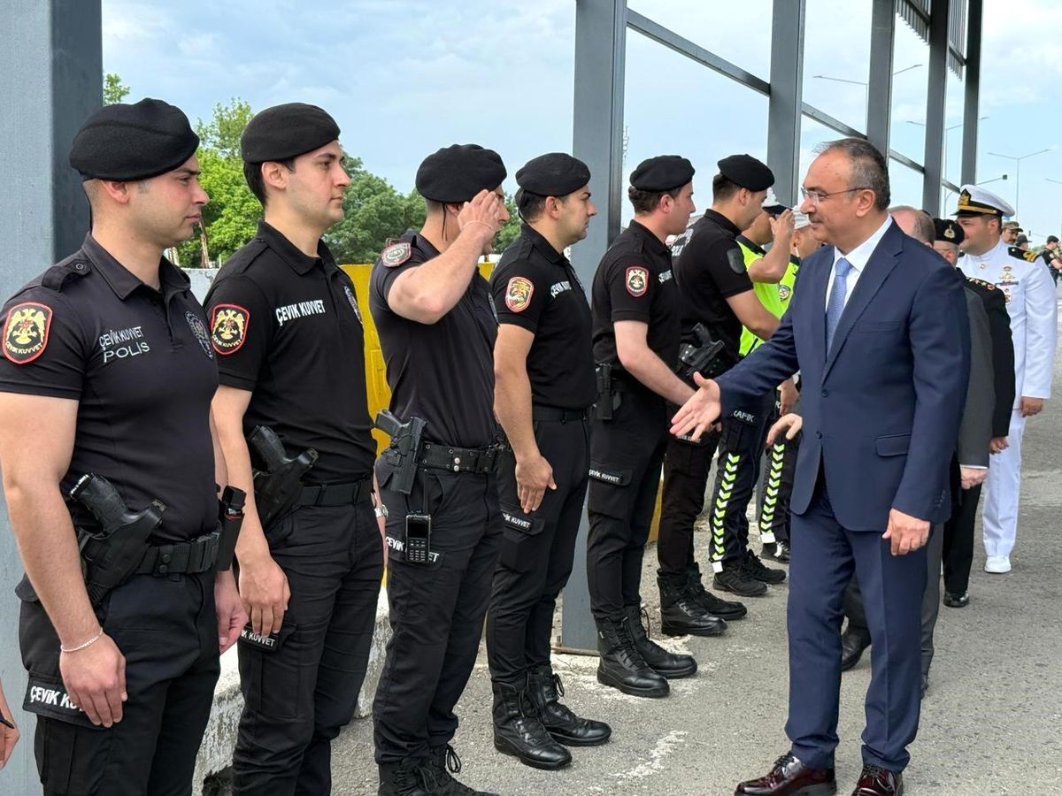 Tekirdağ Valisi Soytürk, görev başındaki güvenlik güçleriyle bayramlaştı