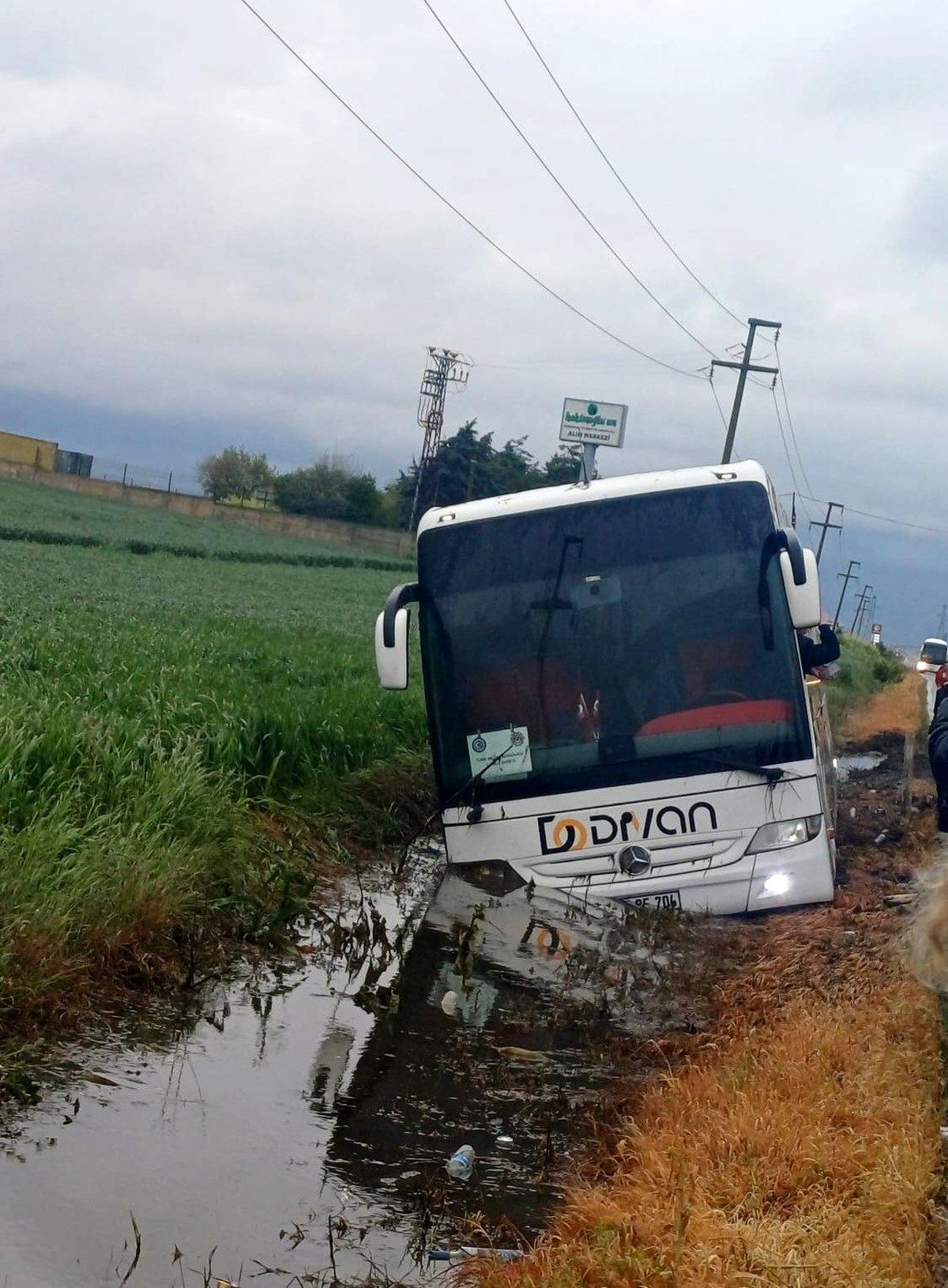Edirne'ye 1 Mayıs katlamalarına giden işçileri taşıyan otobüs kaza yaptı: 1 yaralı