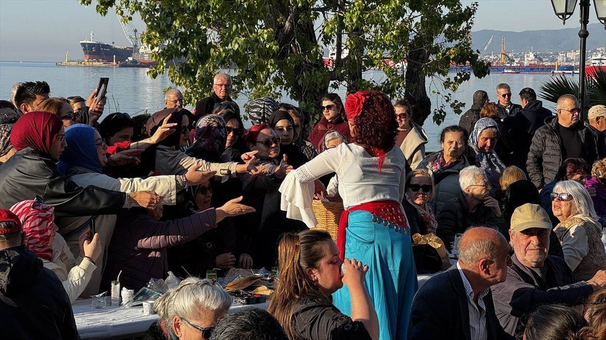 Tekirdağ'da Hıdırellez coşkusu sahilde kahvaltıyla başladı