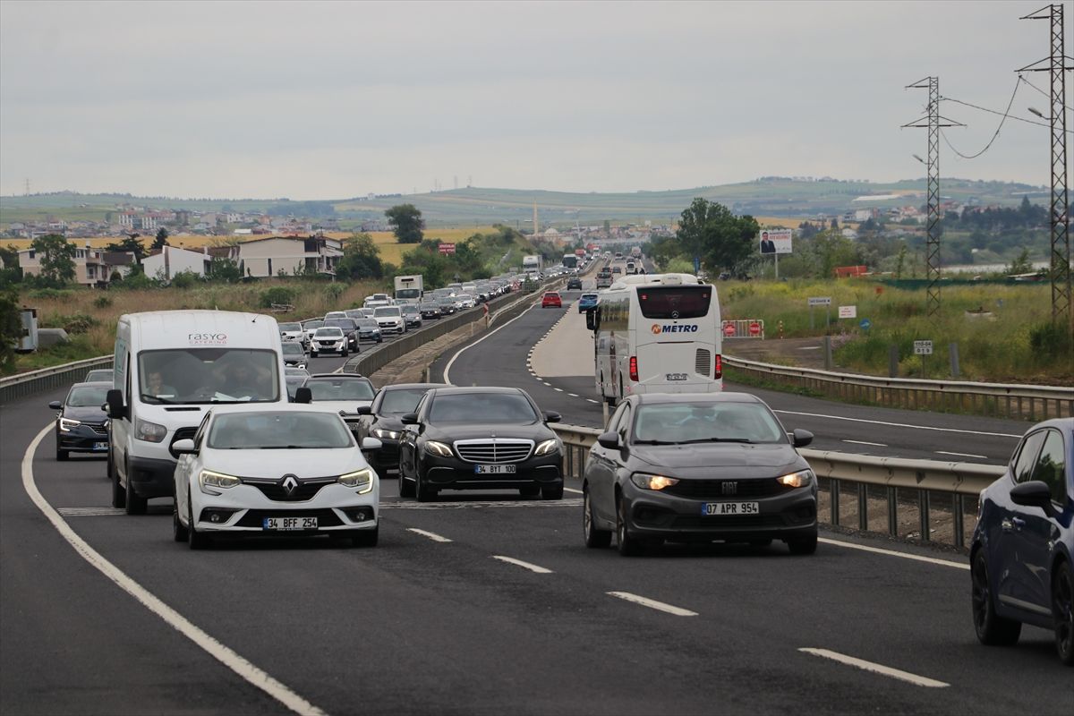 İstanbul-Tekirdağ kara yolunda bayram yoğunluğu