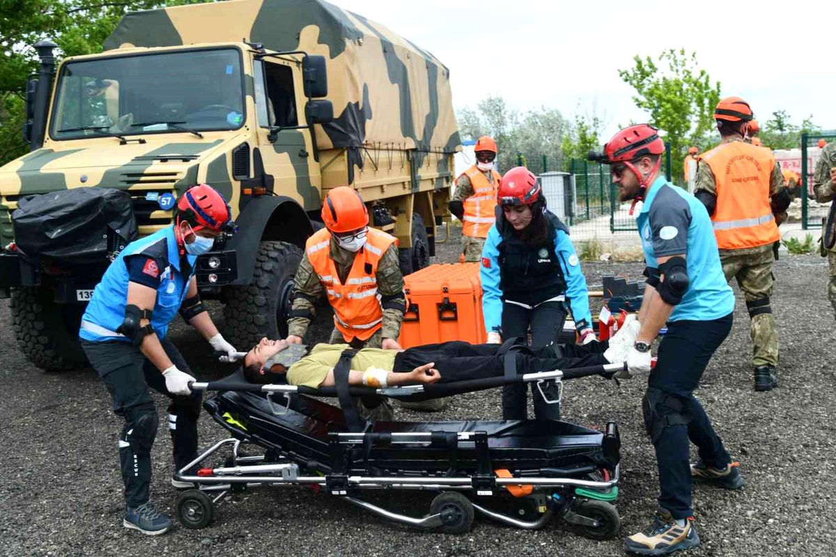 Tekirdağ'da arama kurtarma tatbikatı gerçeği aratmadı