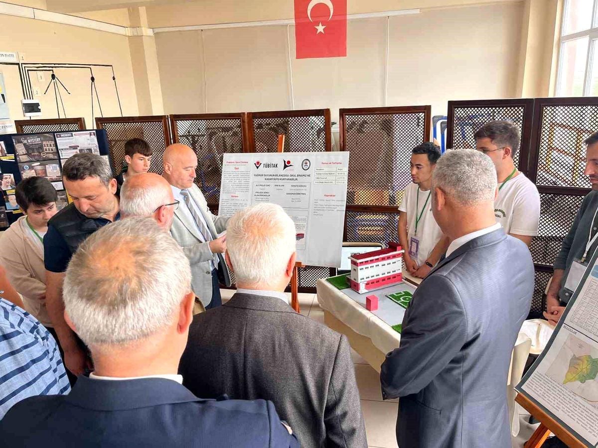 Tekirdağ'da gençler projelerini bilim fuarında sergiledi