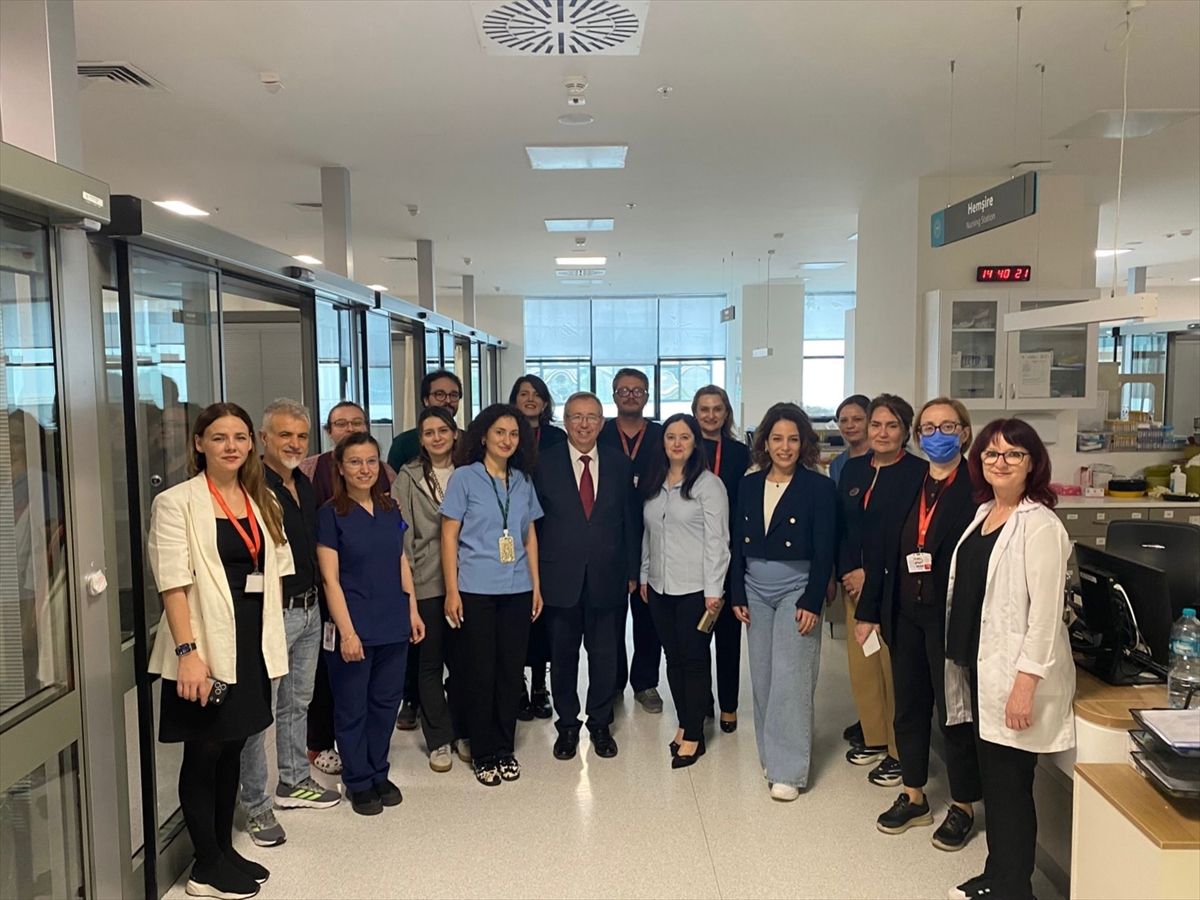 Tekirdağ Şehir Hastanesi Başhekimi Tabakoğlu sağlık personeliyle bayramlaştı