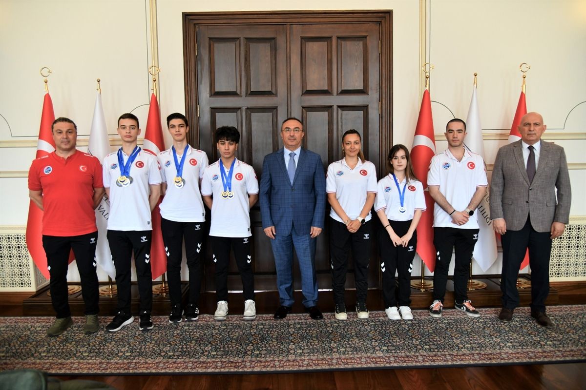 Vali Soytürk dünya şampiyonasında derece elde eden sporcuları ağırladı