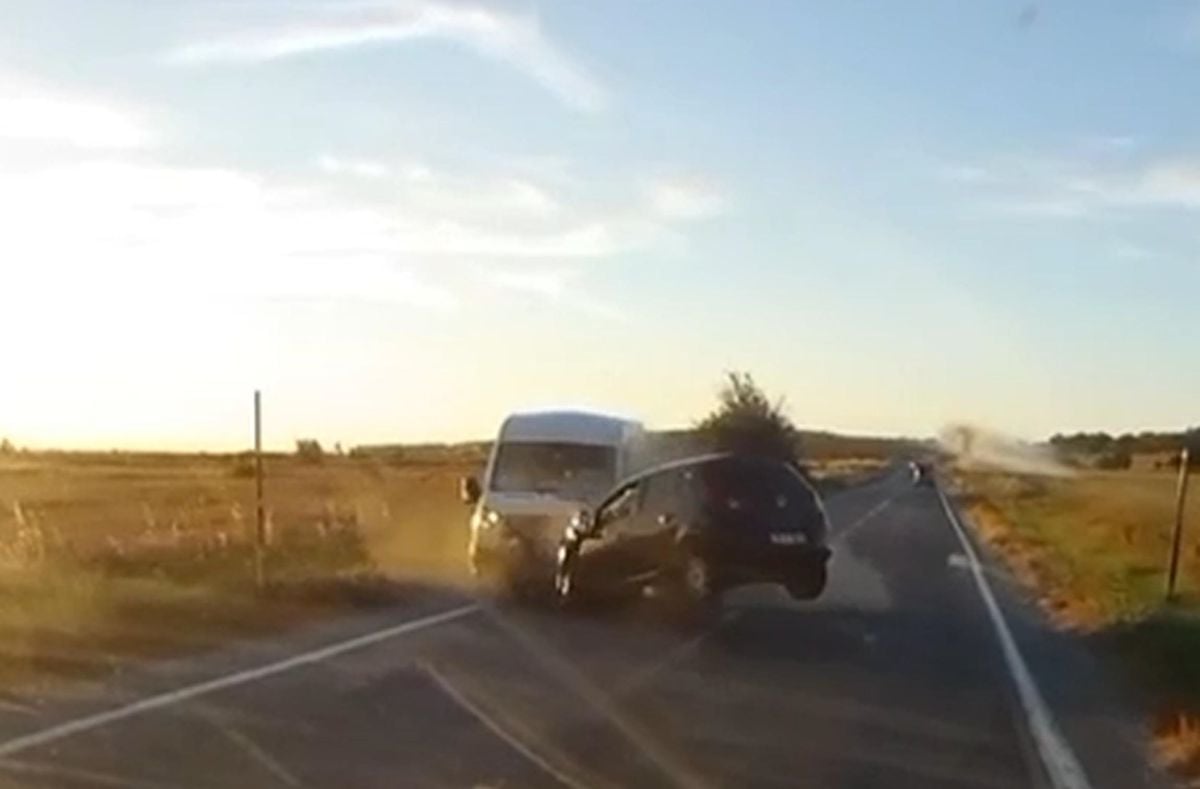 Tekirdağ'da minibüs ile otomobil çarpıştı; 1 ölü, 2 yaralı
