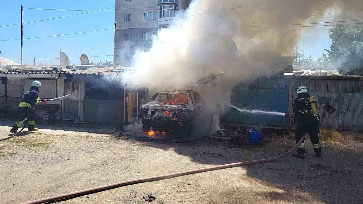 Tekirdağ'da otomobil ve garaj küle döndü