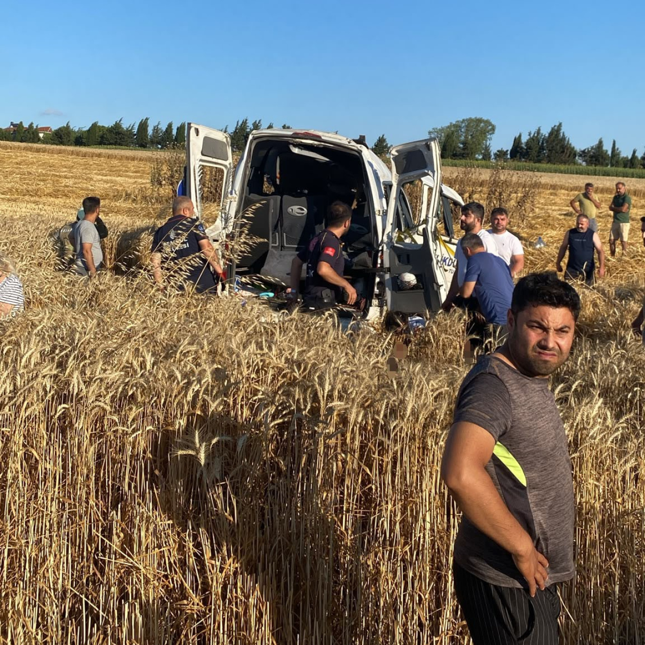 Minibüs devrildi: Ölü ve yaralılar var