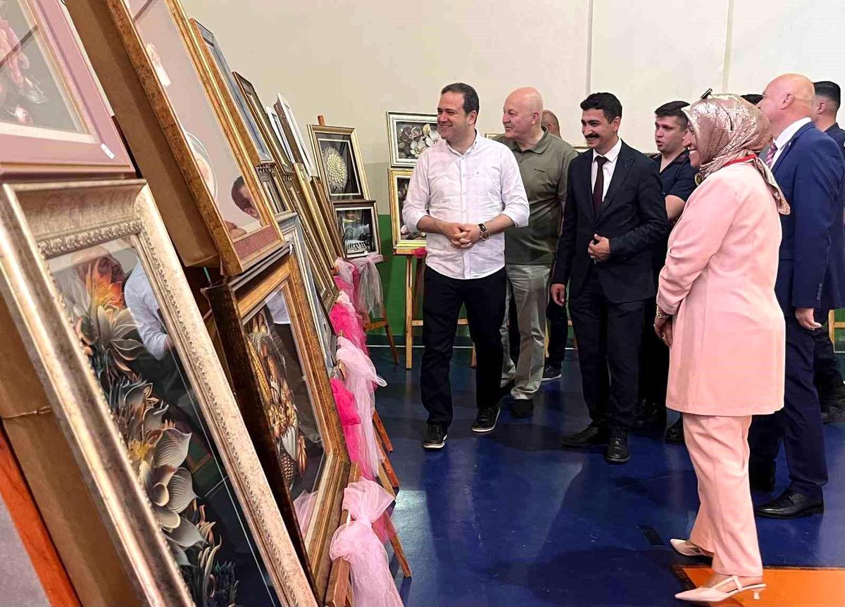 Hayrabolu'da el emeği göz nuru eserler sergilendi