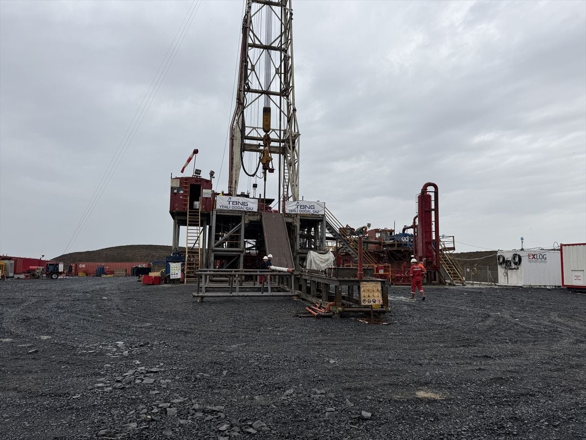 Trakya Havzası Doğalgaz Şirketi'nin Tekirdağ'da doğal gaz sondajı sürüyor