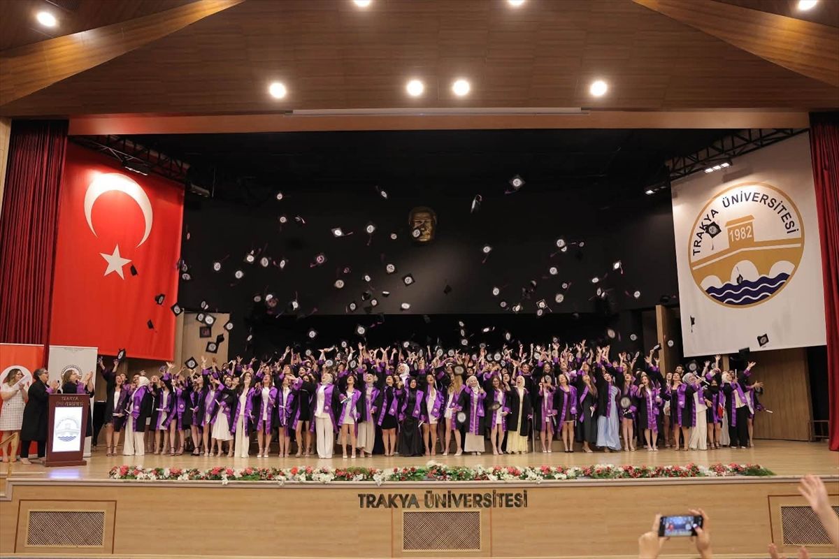 Trakya Üniversitesi Sağlık Bilimleri Fakültesinde mezuniyet töreni düzenlendi