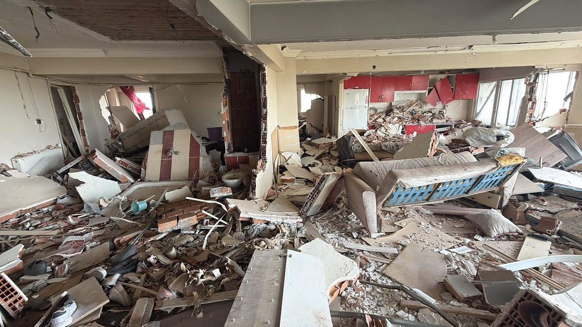 Çorlu'da Patlama Sonrası Ekiplerin Arama Çalışmaları Kamerada