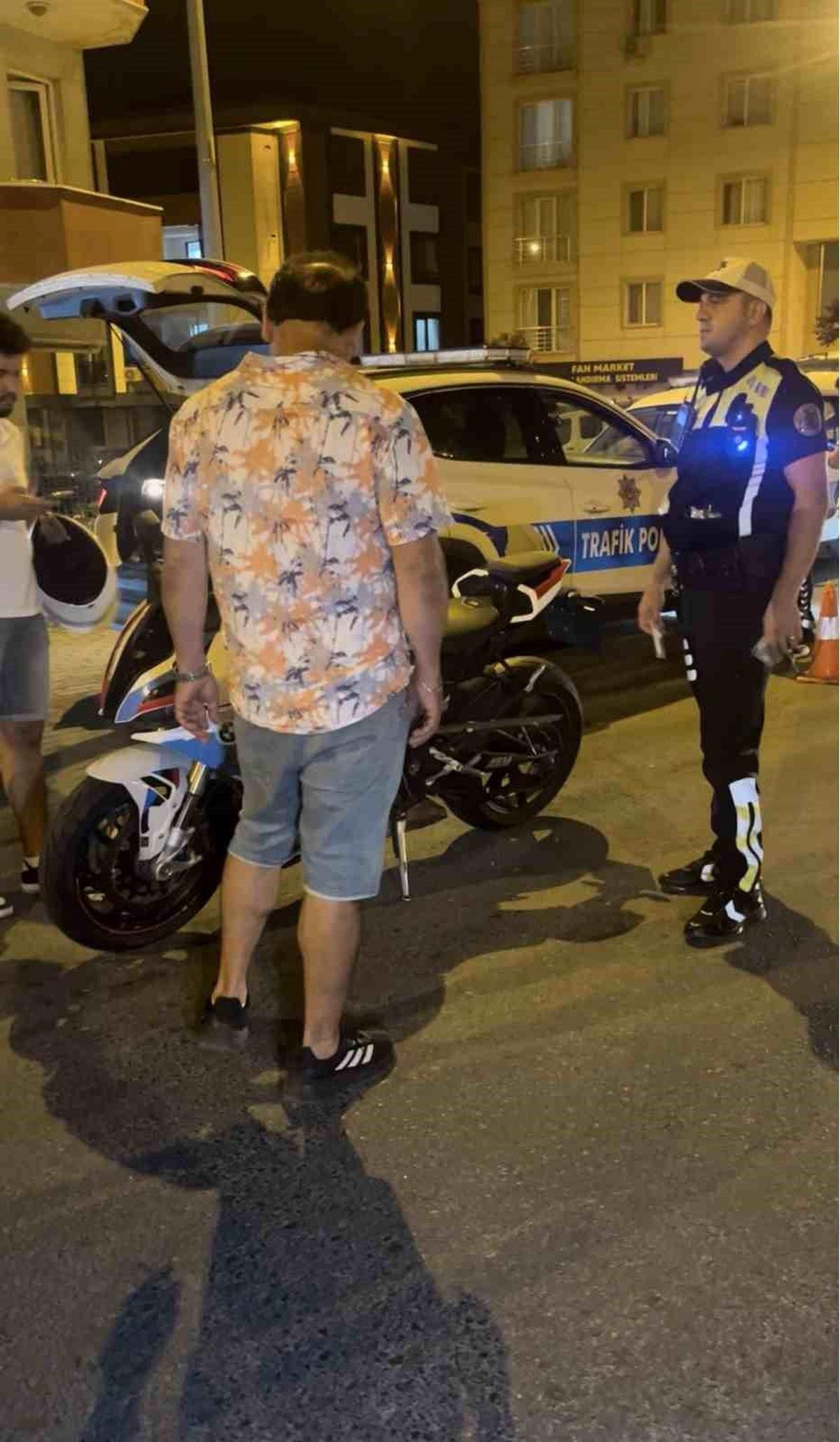 Çorlu'da akrobatik hareketler yapan motosikletliye ağır ceza