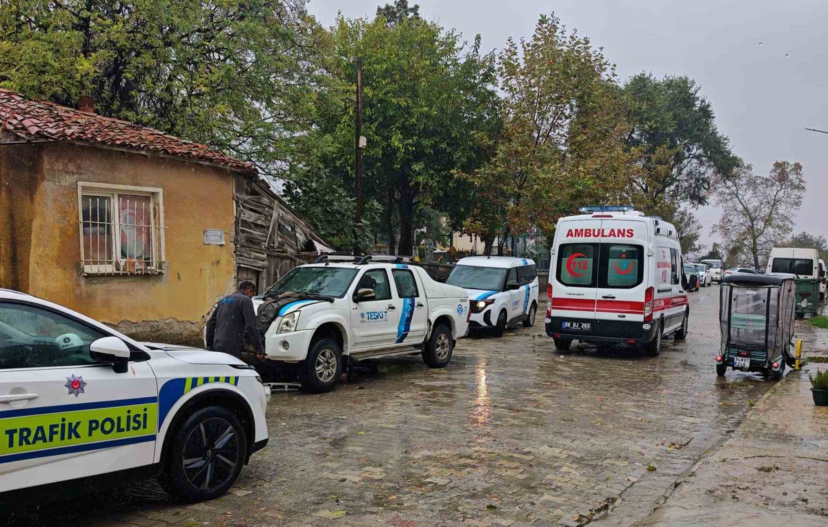 Tekirdağ Malkara'da TESKİ aracıyla çarpışan motosiklet sürücüsü yaralandı